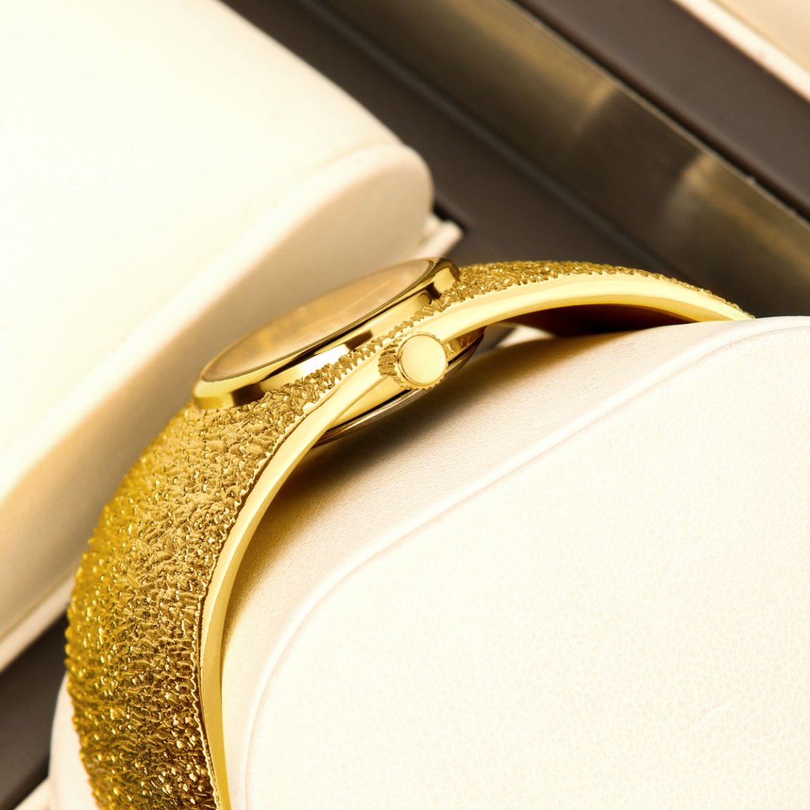 YaLaLuSi 여성용 실버 와이드 텍스처 밴드 시계  - Luxury Watch Gift For Her 리뷰 및 가격