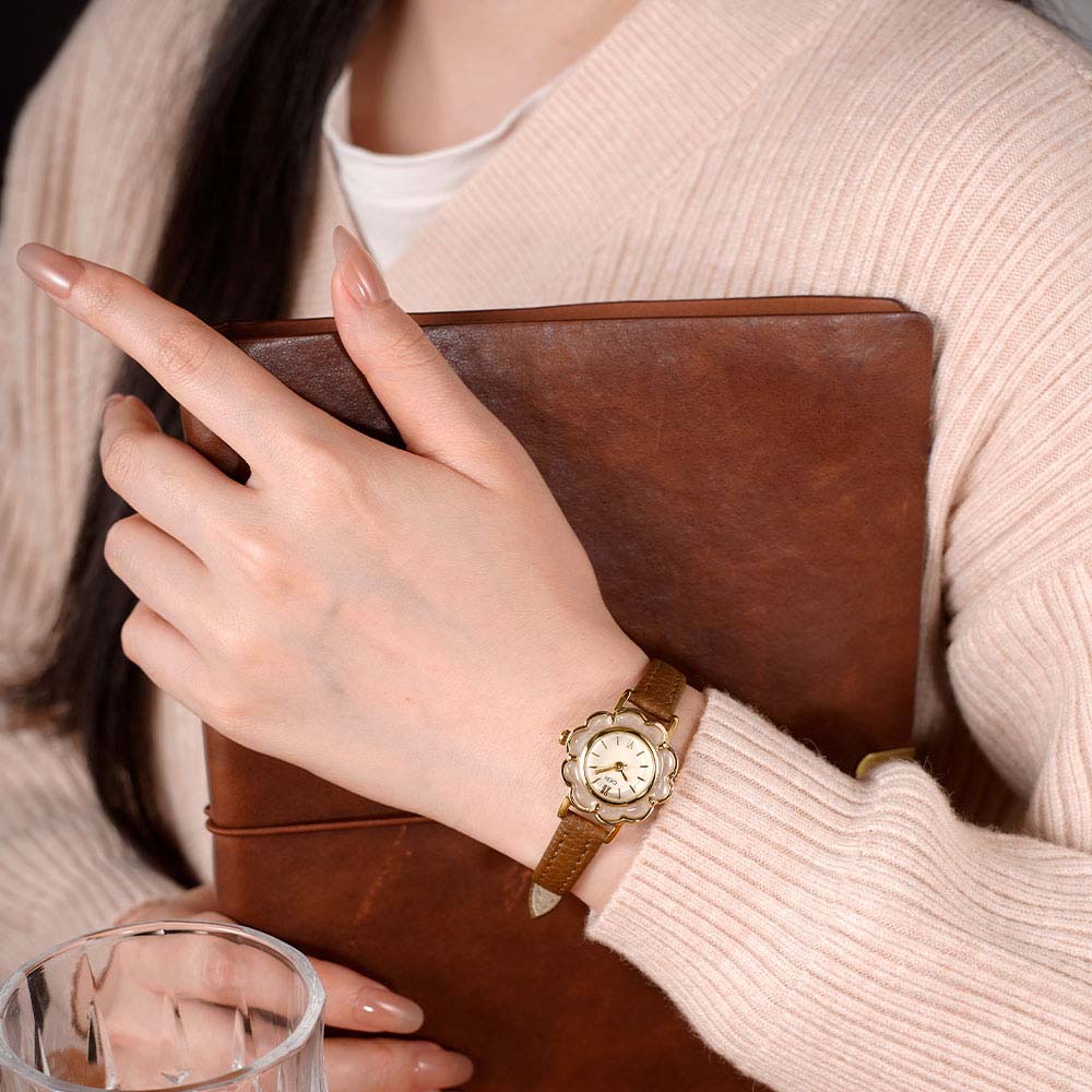 GEDI 하이 엔드 레트로 꽃 시계 여성용 럭셔리 쿼츠 - Luxury Watch With Leather Strap 리뷰 및 가격